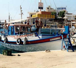 Fischerboot im Hafen Sissi