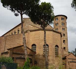 Die Basilica vom Parkplatz aus