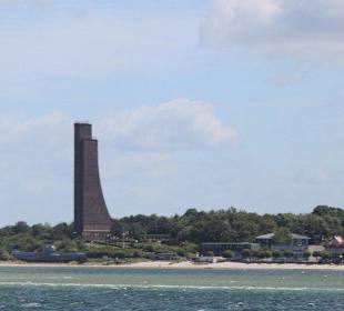 Marine-Ehrenmal mit Strand