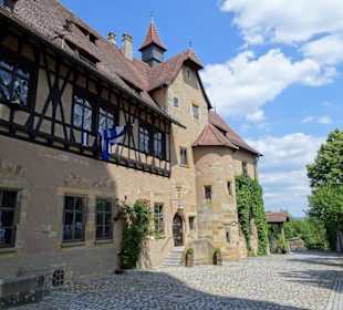 Im Burghof der Altenburg