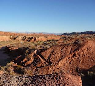 Ein Grab mitten in der Einöde