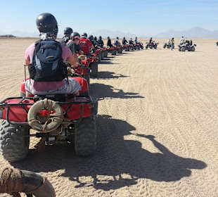 Mit dem Quad ab in die Wüste