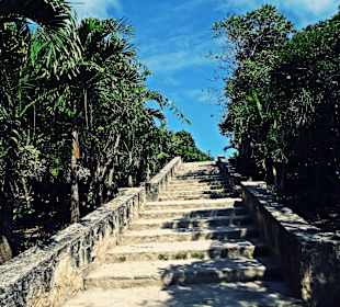 Treppe hoch zu den Tempeln
