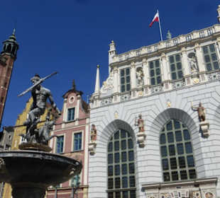 Der Neptunbrunnen am Długi Targ, dem Langen Markt