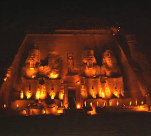 Ramses Tempel bei Nacht