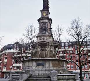 Ansichten des Hansabrunnens