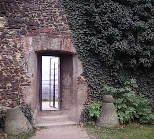 Старые стены помнят все