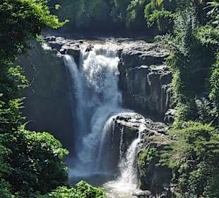 Kleiner schöner Wasserfall  