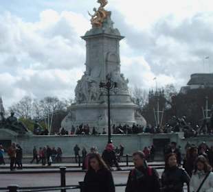 Vor dem Buckingham Palace