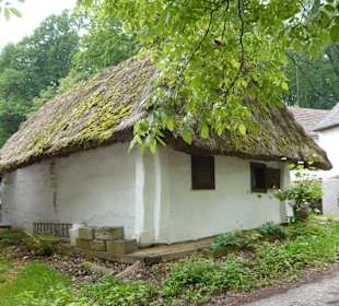 Uriges strohbedecktes Haus