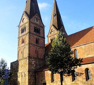 Außenansicht der Stiftskirche in Bücken