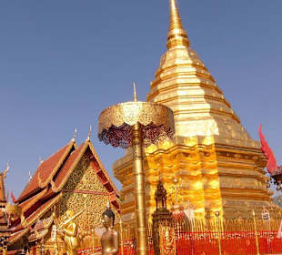Wunderschöne Tempelanlage hoch über Chiang Mai