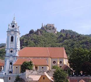 Kirche in Dürnstein mit Ruine