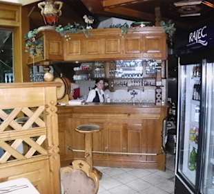 Tresen mit Bedienung