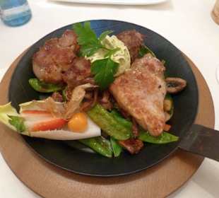 Rustikale Deelenpfanne mit viel frischem Gemüse