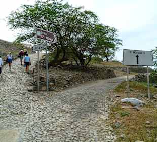 Südtour - Povoacao Velha, Aufstieg zur Kirche