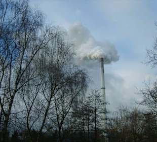 Der Schornstein zaubert Wolken