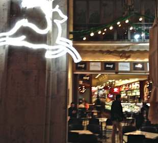 L´Accademia Café at night