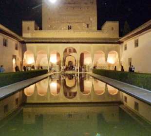 Innenhof der Alhambra in Granada