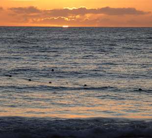 Die Sonne versinkt im Meer