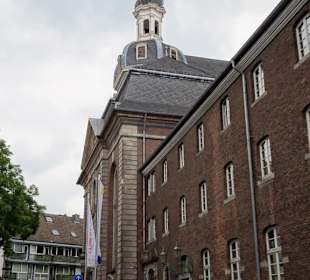 Außenansicht der Kirche St. Maximilian