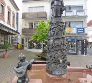 Bad Orb: der Heilbad-Jubiläumsbrunnen am Solplatz