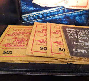 In den Ausstellungsräumen des Levi Strauss Museums