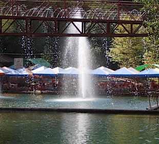 Mittagessen am Fluss Dim