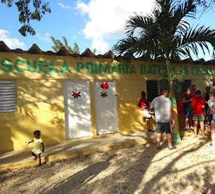 Schule im Zuckerrohr Dorf