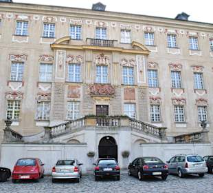 Ściana zamku od strony parku.