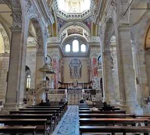 Blick in das Seitenschiff der Kathedrale
