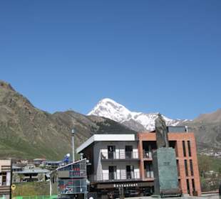 Statue Alexander Kazbegi