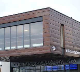 Budynek poczekalni od strony Dworca PKS