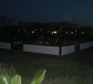 Griechisches Restaurant im Hotel am Abend