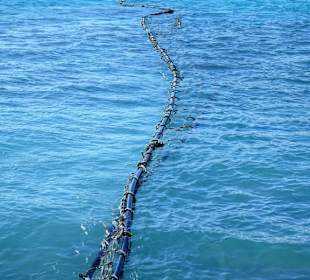 Das Netz mit seinen Schwimmkörpern