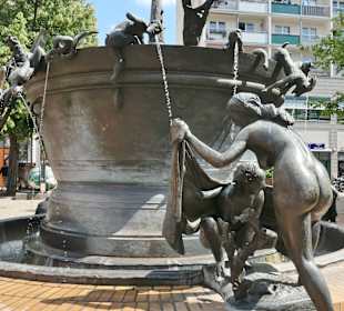 Beim Faunbrunnen von 1986 von Heinrich Apel