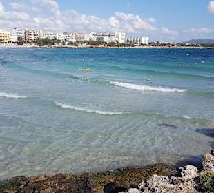 Strand SÌllot mit Blick zum Hotel