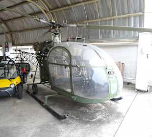 In der Haupthalle des Jesada Fahrzeug Museums