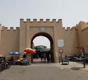 Einer von 12 Eingängen zum Souk.