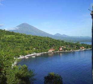 Blick von Bunutan auf die Bucht von Jemekuk