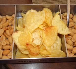 Knabberei in der Yachting Bar Porto