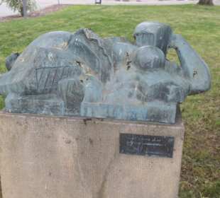 Abstrakte Frauenfigur am Prämonstratenserberg