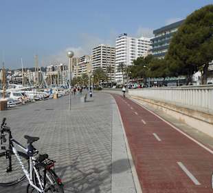 Abseits der Straße und den Fußgängern