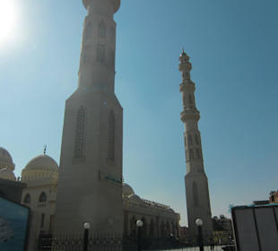 Stadtrundfahrt, Moschee an der neuen Marina