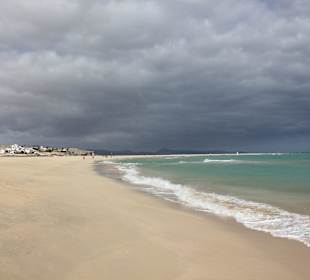 Strand, ca 1 Stunde entfernt Richtung Costa Calma