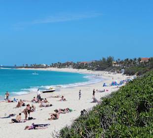 Public Beach in Nassau (rechts)