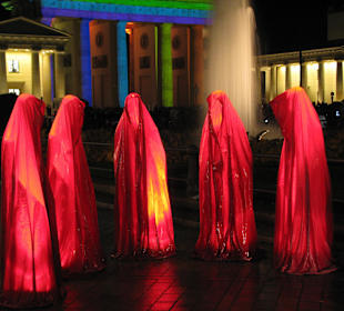 Wächter der Zeit am Brandenburger Tor
