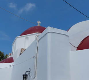 Rote und blaue Dächer