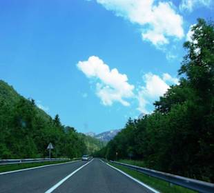 Lange Zufahrtstrasse