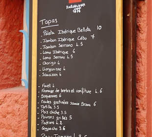 Die Speisekarte auf der Schiefertafel